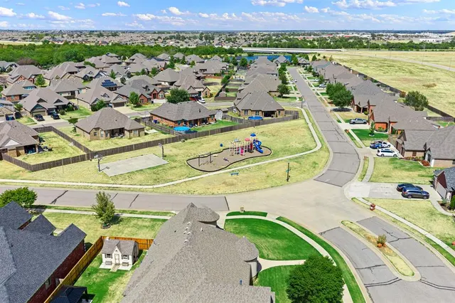 Photo 8 — 5809 Creekmore Drive, Oklahoma City, OK 73179
