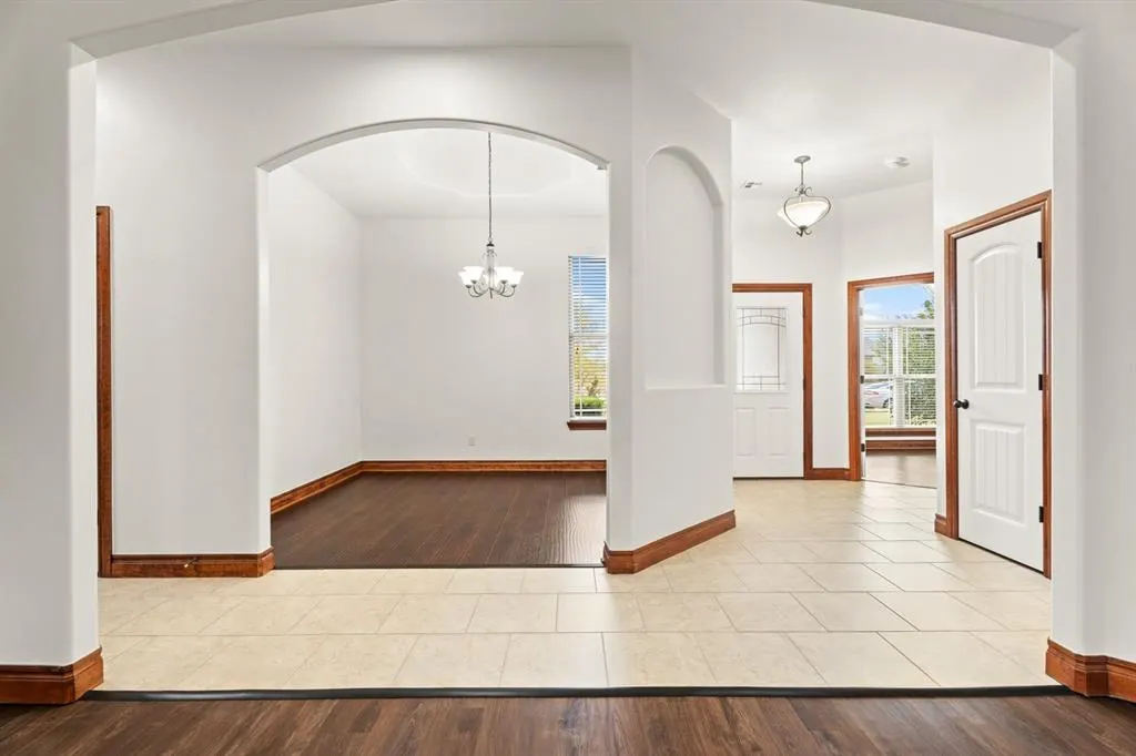 Photo 12 — 5809 Creekmore Drive, Oklahoma City, OK 73179