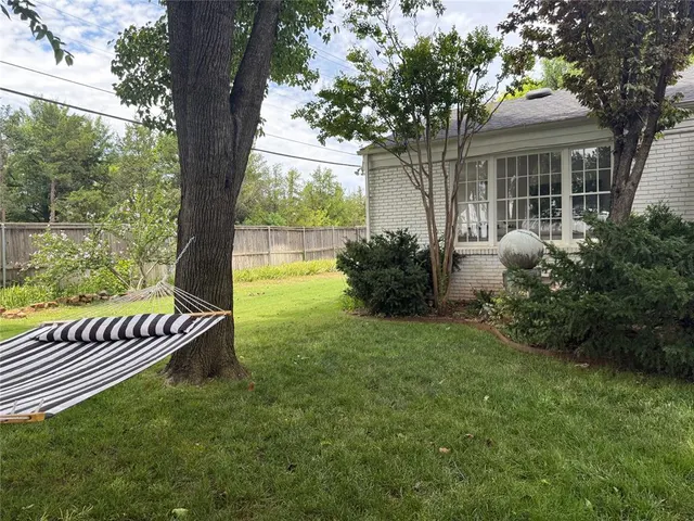 Photo 5 — 1201 Glenbrook Terrace, Nichols Hills, OK 73116