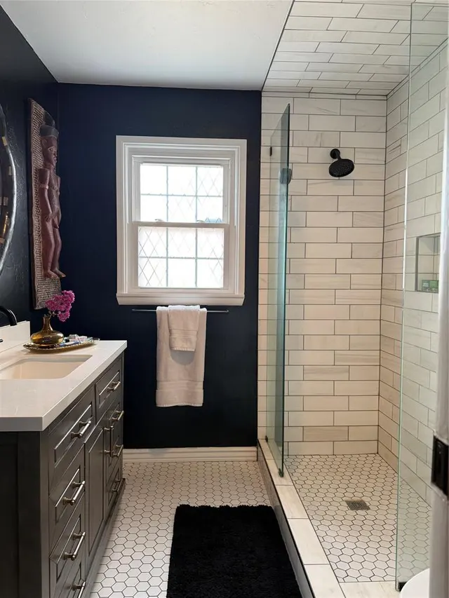 Photo 7 — 1201 Glenbrook Terrace, Nichols Hills, OK 73116