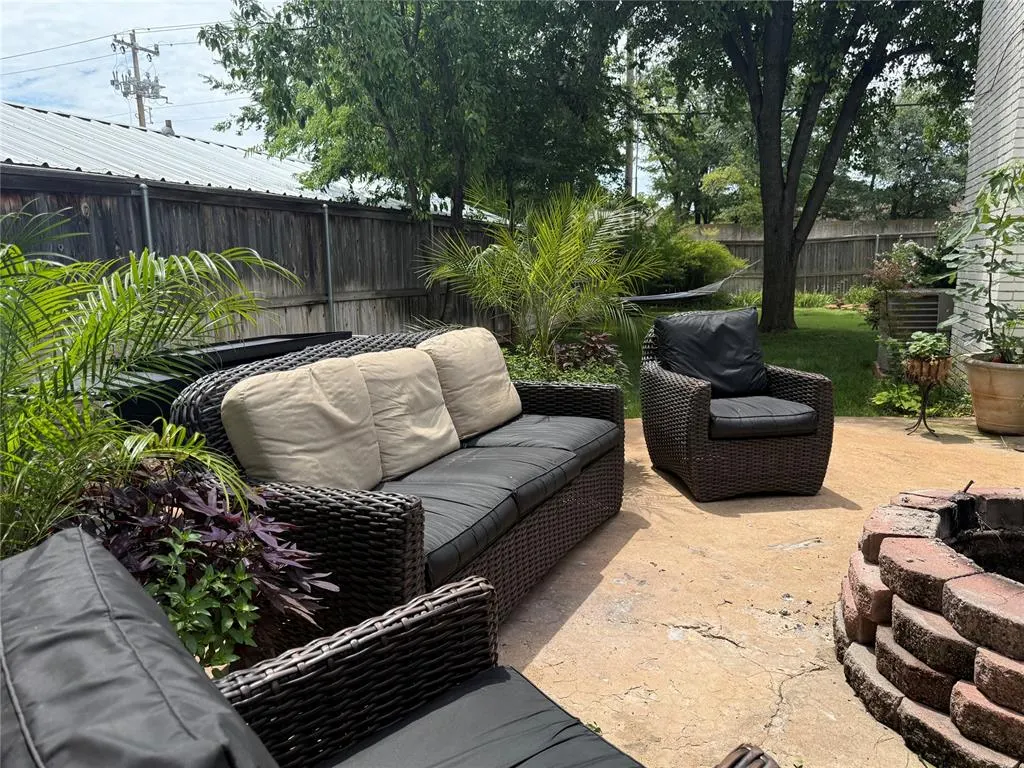 Photo 13 — 1201 Glenbrook Terrace, Nichols Hills, OK 73116