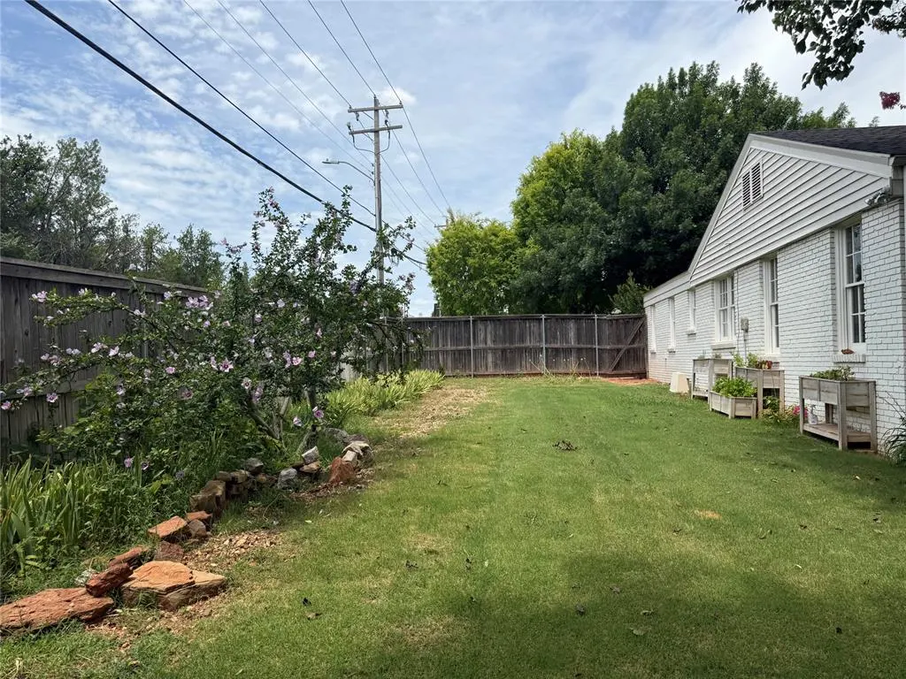 Photo 15 — 1201 Glenbrook Terrace, Nichols Hills, OK 73116