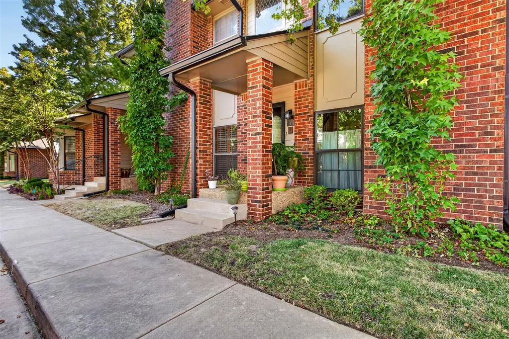 Front exterior — 6204 Waterford Boulevard 3, Oklahoma City, OK 73118