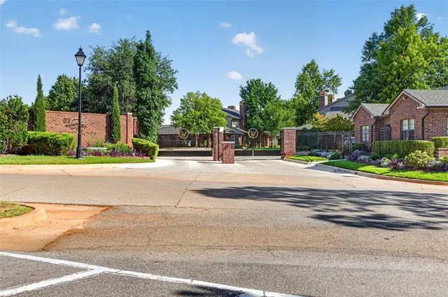 Photo 2 — 6204 Waterford Boulevard 3, Oklahoma City, OK 73118