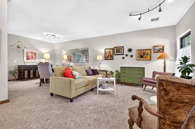Photo 3 — 6204 Waterford Boulevard 3, Oklahoma City, OK 73118