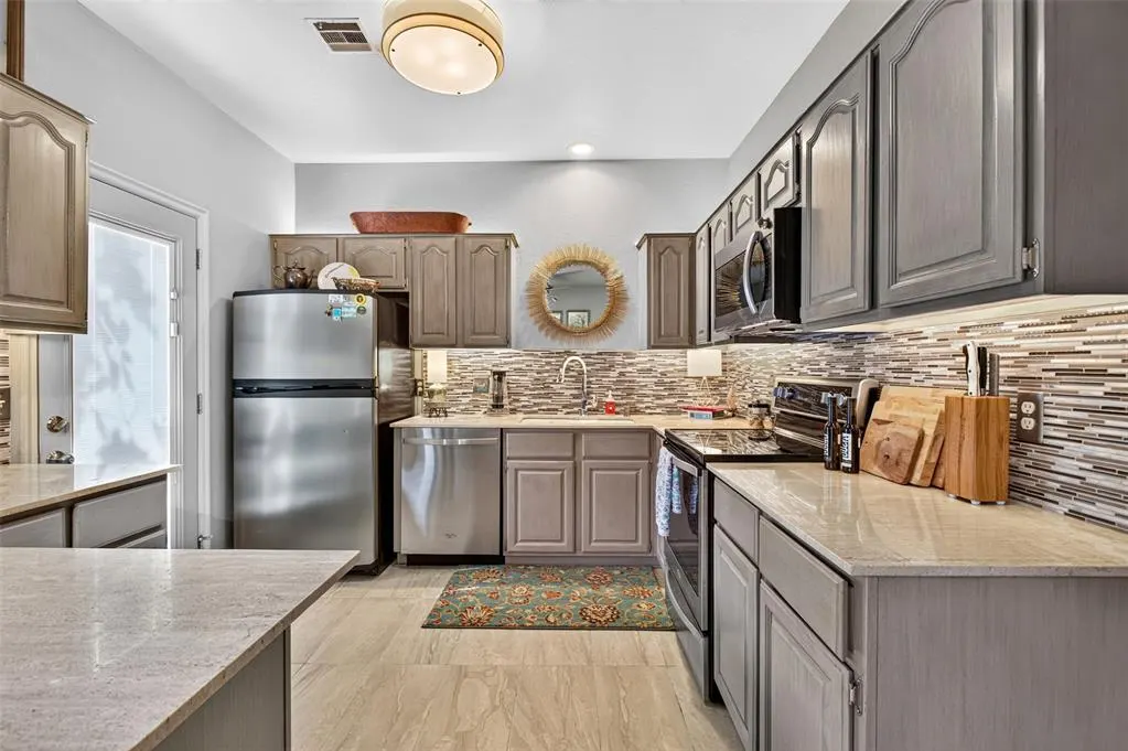 Photo 14 — 6204 Waterford Boulevard 3, Oklahoma City, OK 73118