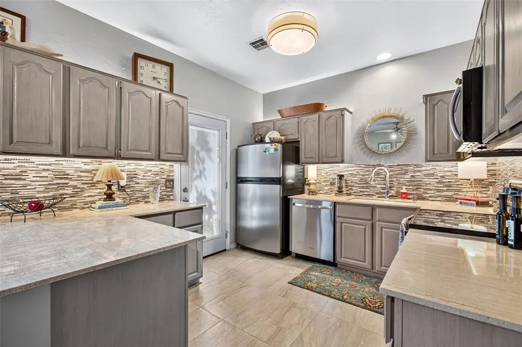 Photo 15 — 6204 Waterford Boulevard 3, Oklahoma City, OK 73118