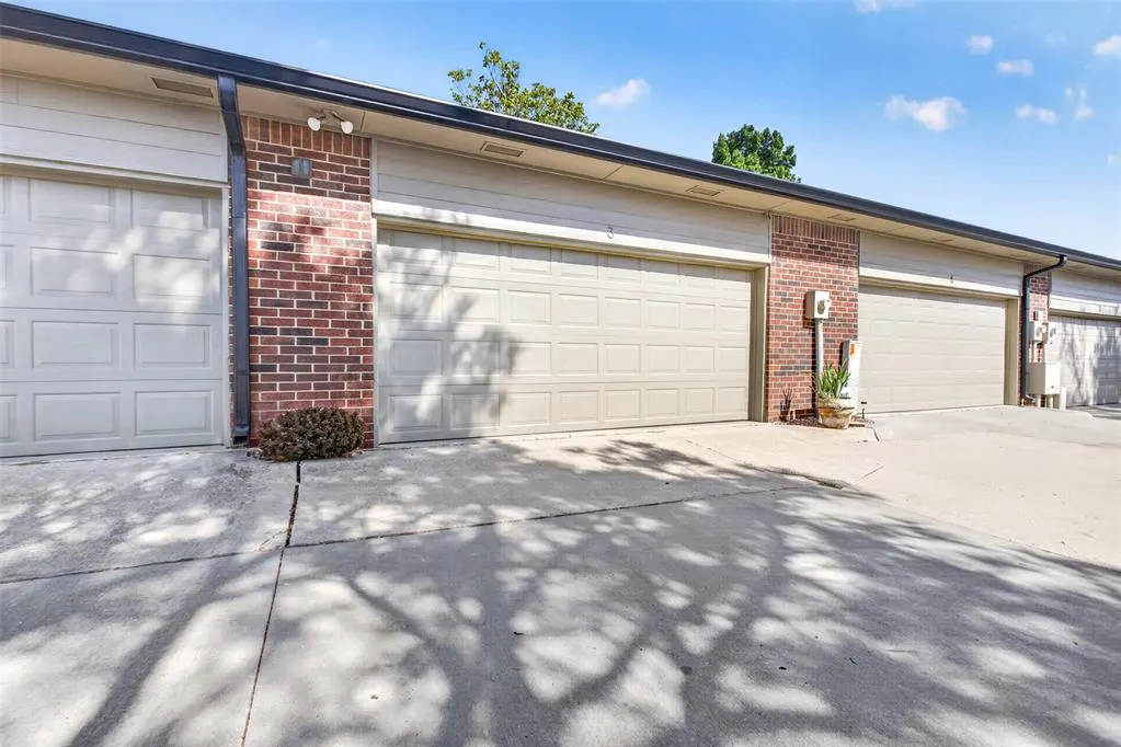 Photo 39 — 6204 Waterford Boulevard 3, Oklahoma City, OK 73118