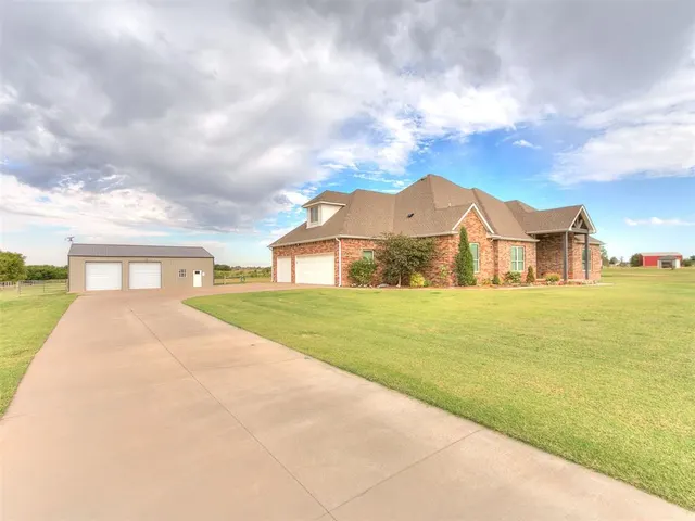 Photo 3 — 2901 Fontaine Place, El Reno, OK 73036