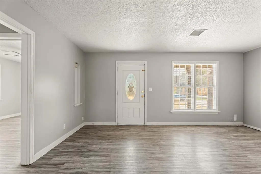 Photo 9 — 3305 NW 25th Street, Oklahoma City, OK 73107
