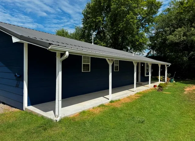 Front exterior — 903 W Highland Street, Tecumseh, OK 74873