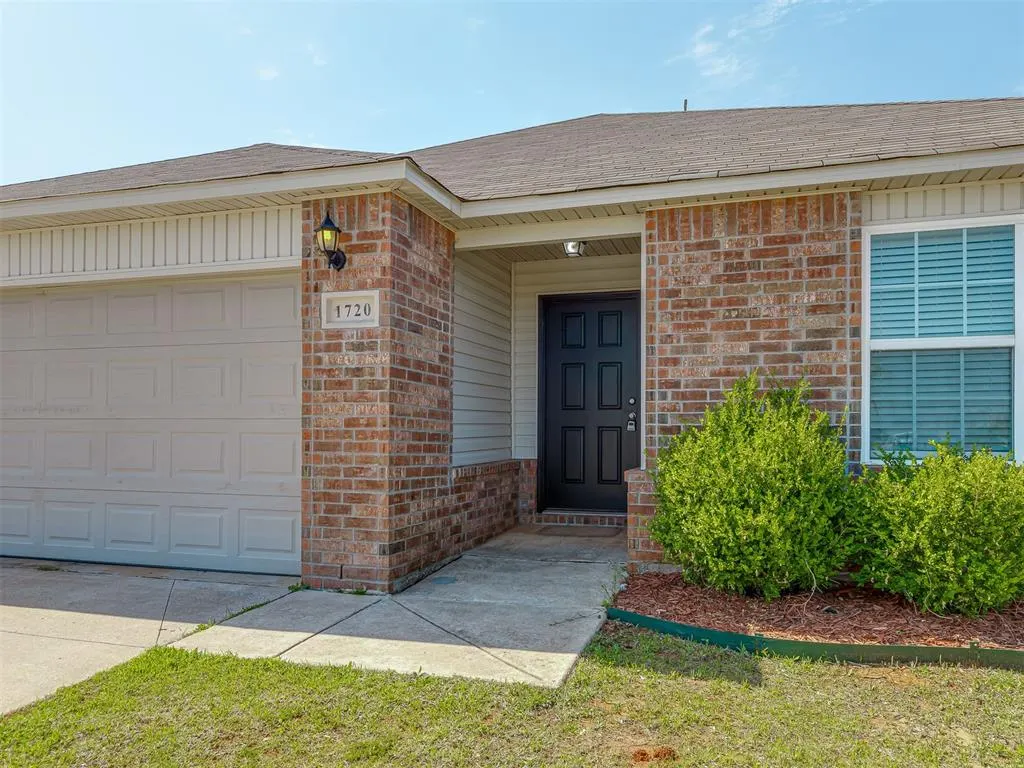 Photo 3 — 1720 Castle Street, Oklahoma City, OK 73120