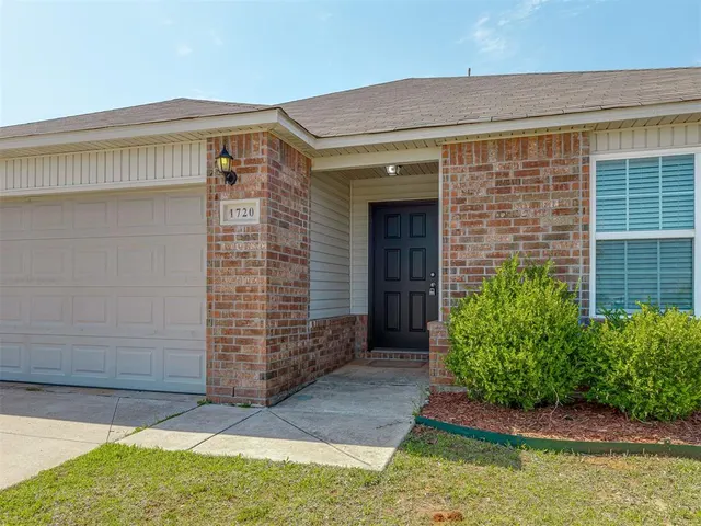 Photo 3 — 1720 Castle Street, Oklahoma City, OK 73120