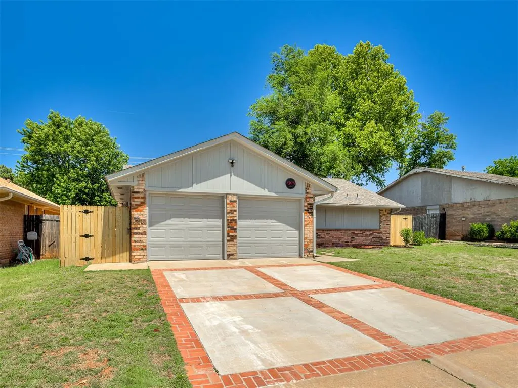 Photo 5 — 1305 Apollo Road, Edmond, OK 73003