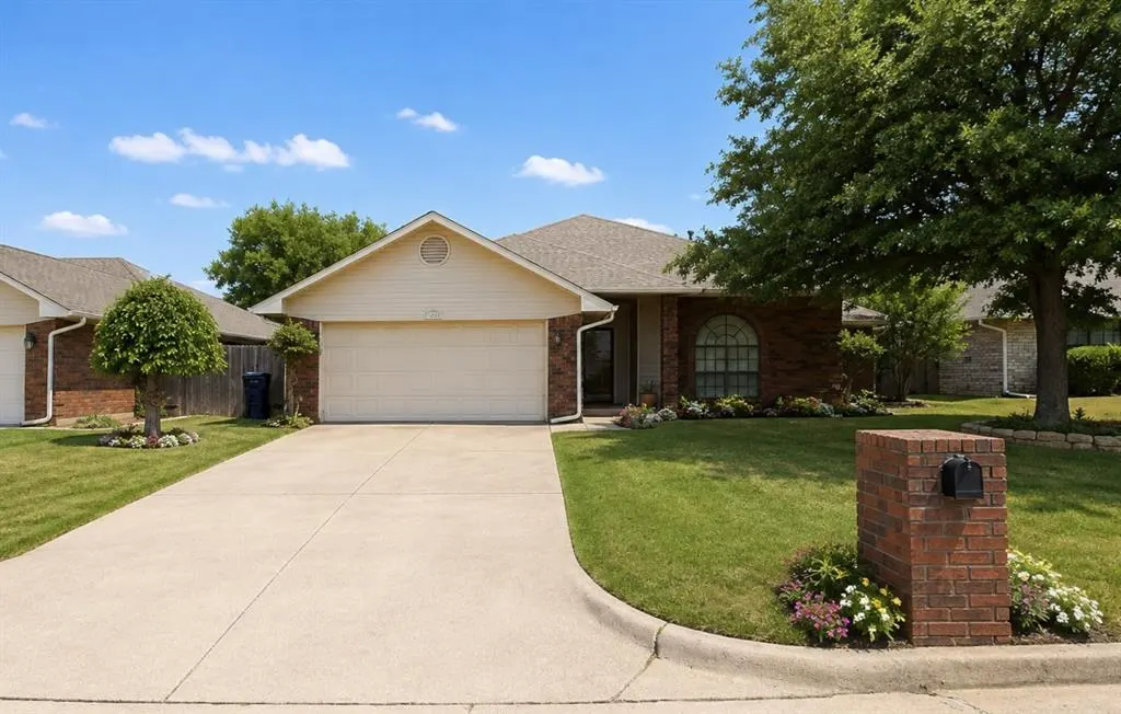 Front exterior — 7200 NW 102nd Street, Oklahoma City, OK 73162