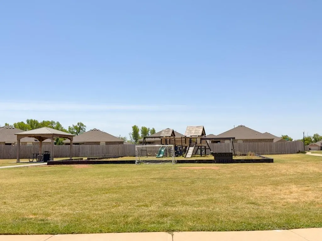 Photo 31 — 2205 Claire Drive, Yukon, OK 73099