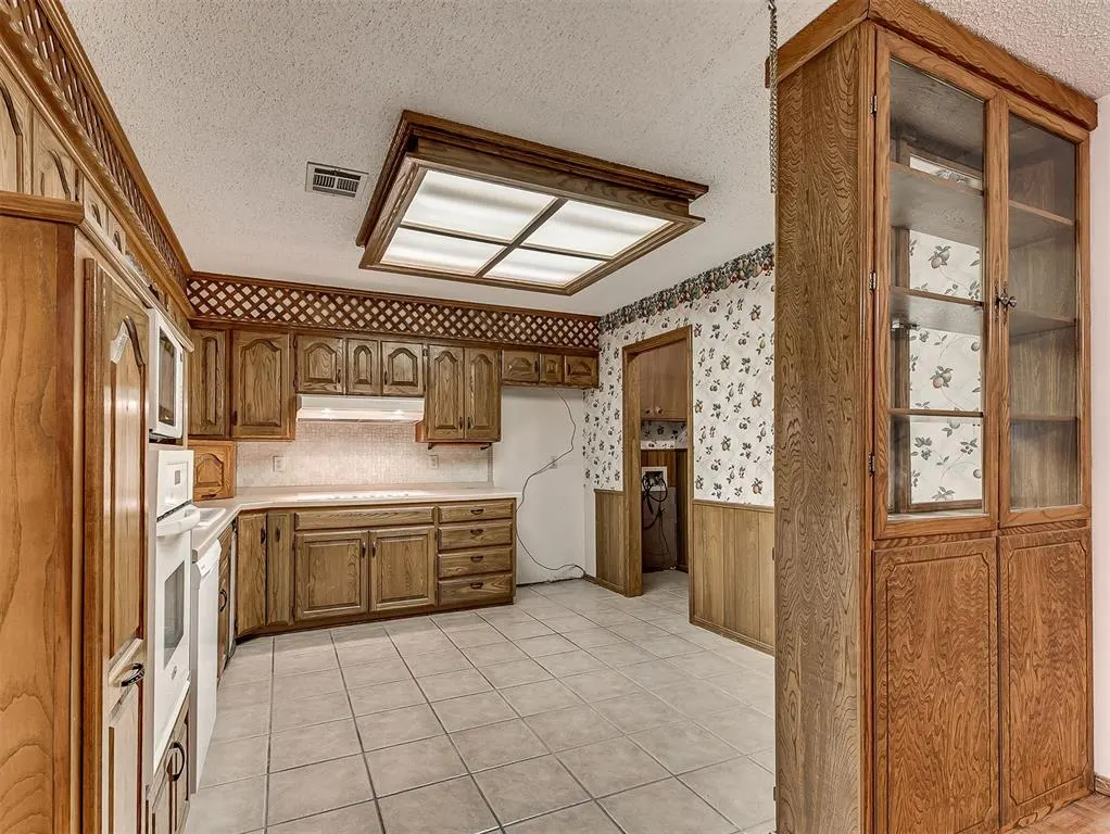 Photo 11 — 3713 N Bryan Avenue, Bethany, OK 73008