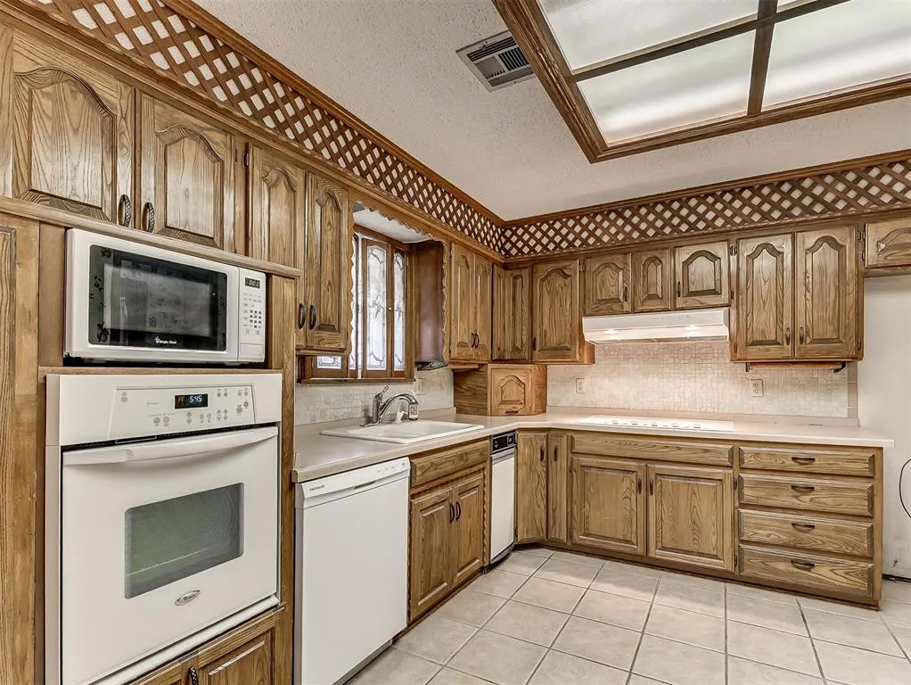 Photo 12 — 3713 N Bryan Avenue, Bethany, OK 73008