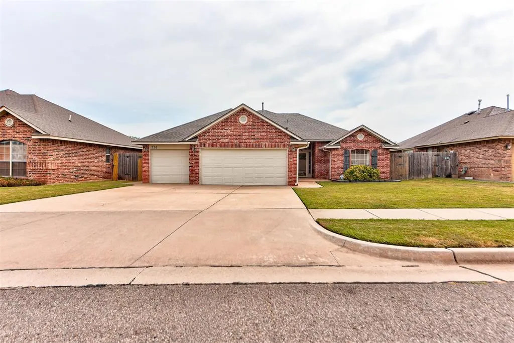 Photo 3 — 528 Loyd Lane, Moore, OK 73160
