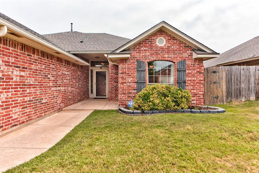 Photo 4 — 528 Loyd Lane, Moore, OK 73160