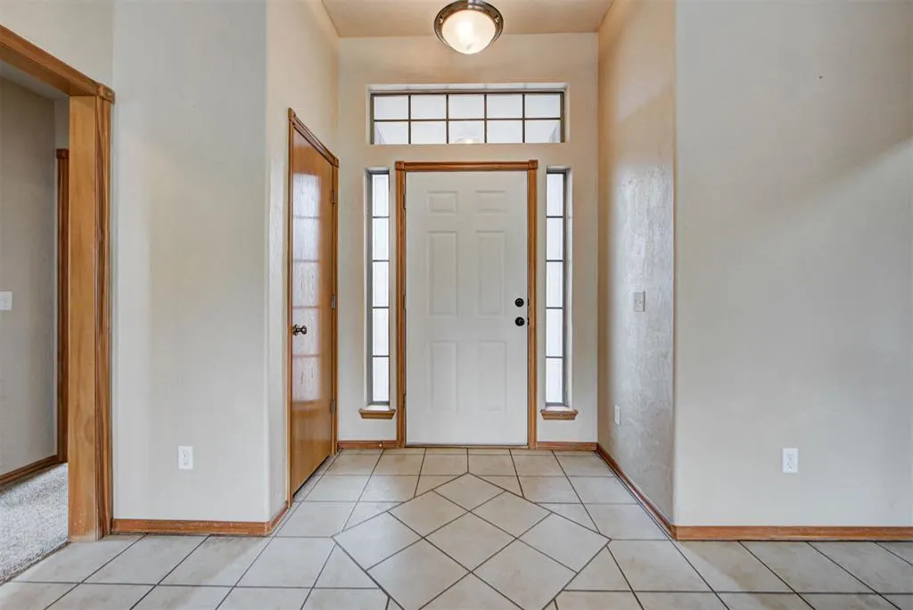 Photo 5 — 528 Loyd Lane, Moore, OK 73160