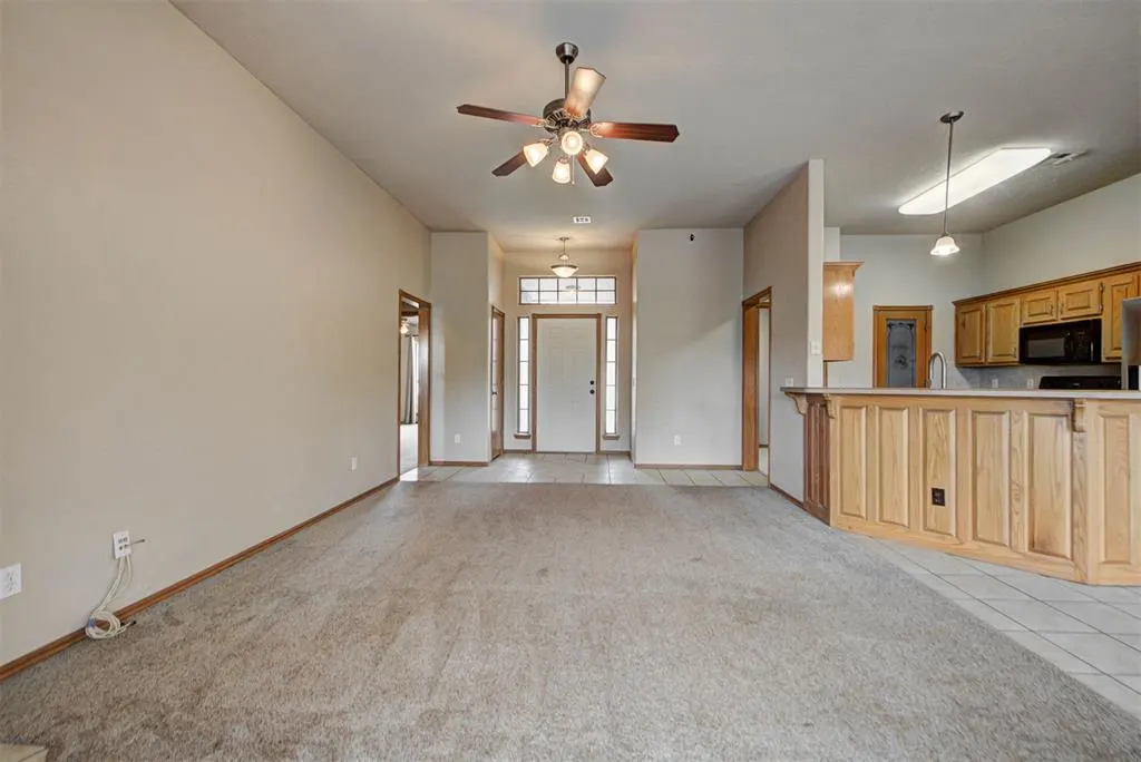Photo 9 — 528 Loyd Lane, Moore, OK 73160