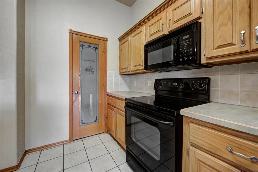 Photo 12 — 528 Loyd Lane, Moore, OK 73160