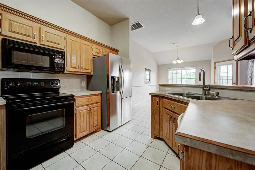 Photo 15 — 528 Loyd Lane, Moore, OK 73160