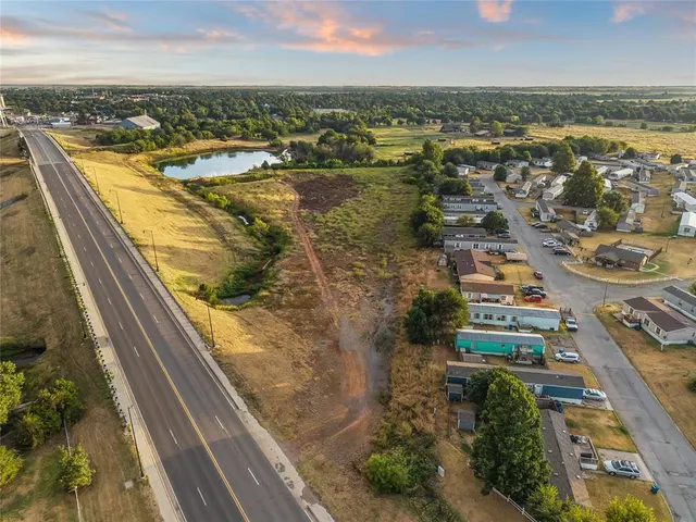 Photo 2 — S Rock Island Avenue, El Reno, OK 73036