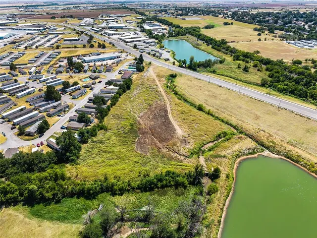 Photo 3 — S Rock Island Avenue, El Reno, OK 73036