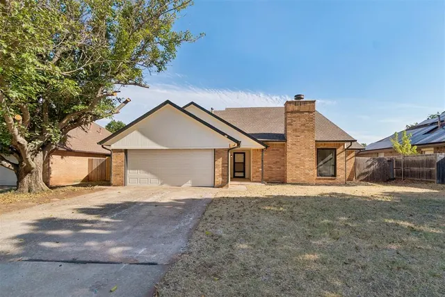 Photo 2 — 7901 Maehs Circle, Oklahoma City, OK 73162