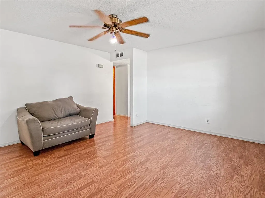 Photo 5 — 12337 Southgate Drive, Yukon, OK 73099