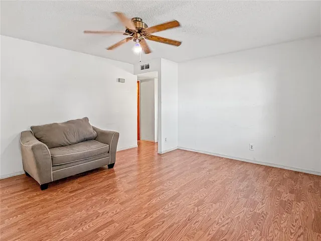 Photo 5 — 12337 Southgate Drive, Yukon, OK 73099