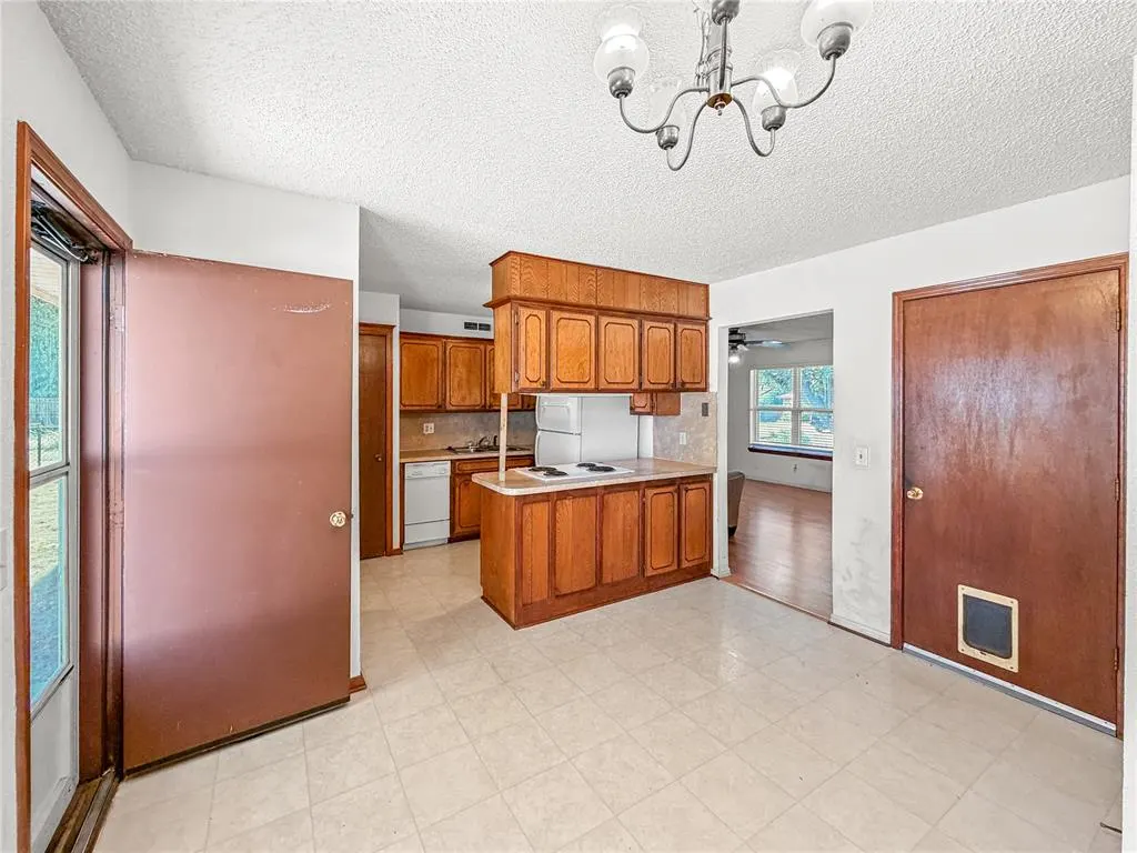 Photo 7 — 12337 Southgate Drive, Yukon, OK 73099