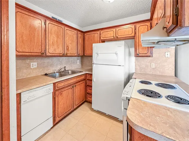 Photo 8 — 12337 Southgate Drive, Yukon, OK 73099