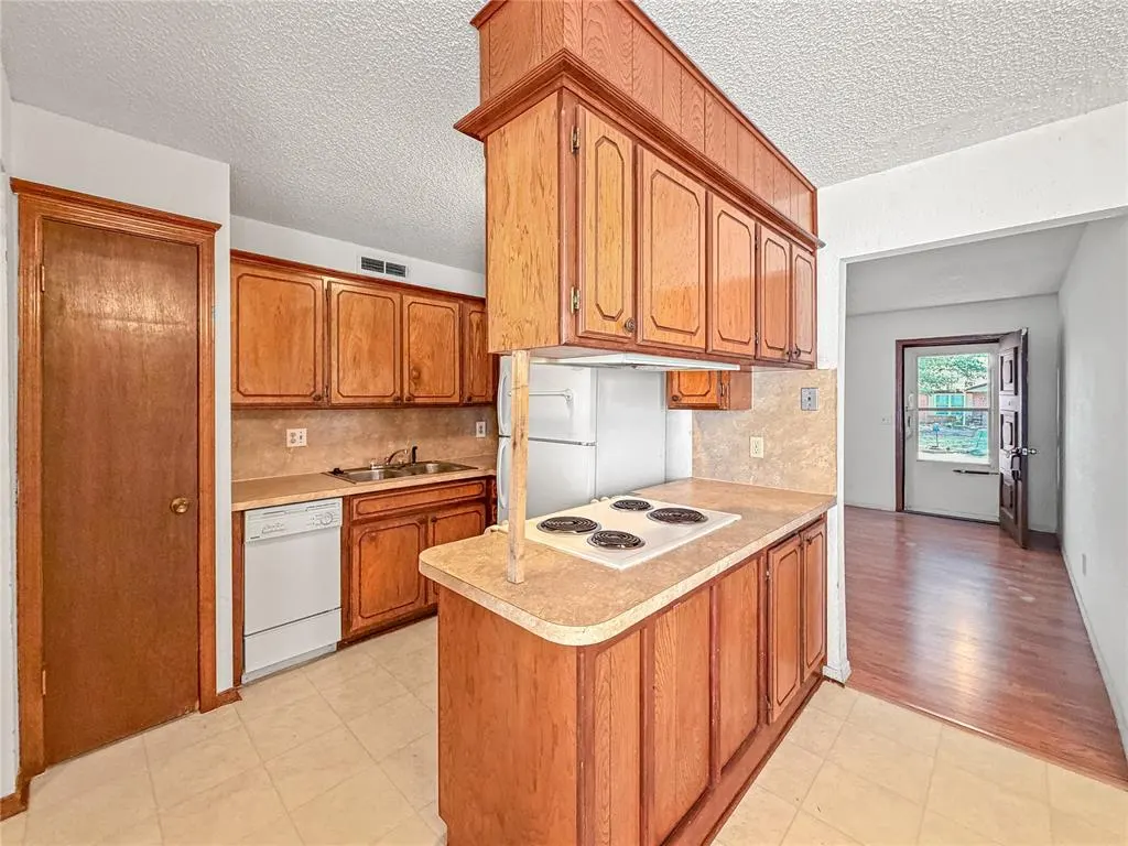 Photo 9 — 12337 Southgate Drive, Yukon, OK 73099