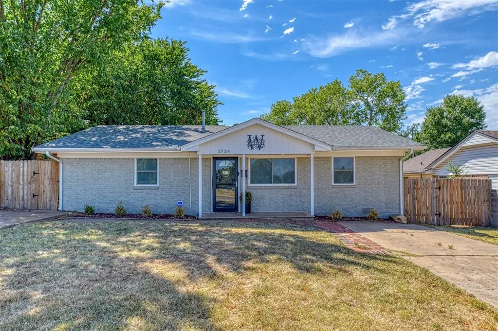 Front exterior — 1724 S Jensen Avenue, El Reno, OK 73036