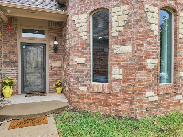 Photo 2 — 9316 NW 133rd Court, Yukon, OK 73099