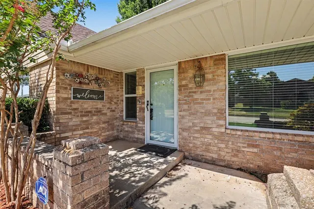 Photo 2 — 11605 Mackel Drive, Oklahoma City, OK 73170