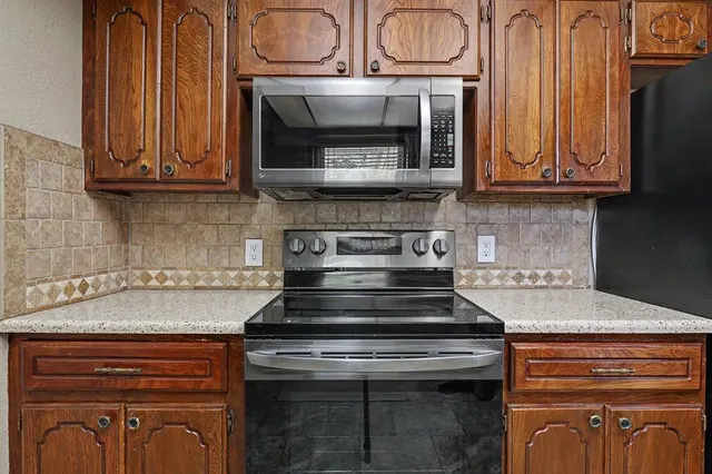 Photo 8 — 11605 Mackel Drive, Oklahoma City, OK 73170