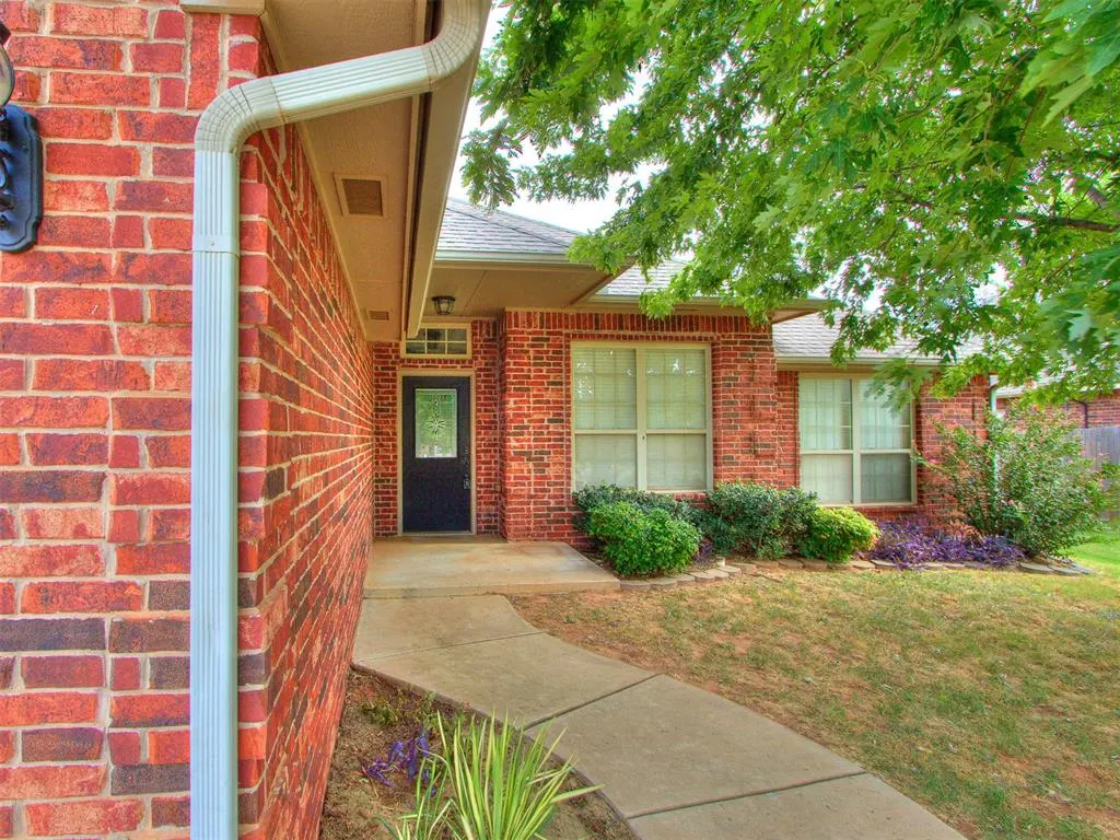 Photo 3 — 1625 Savannah Lane, Edmond, OK 73003