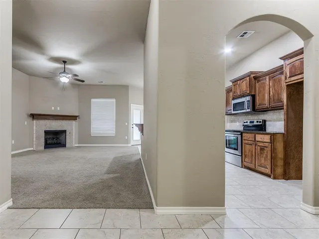 Photo 7 — 1625 Savannah Lane, Edmond, OK 73003