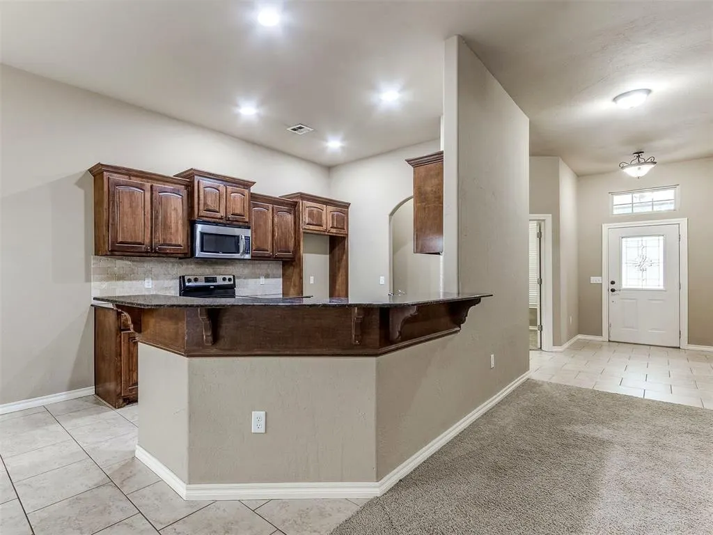 Photo 10 — 1625 Savannah Lane, Edmond, OK 73003