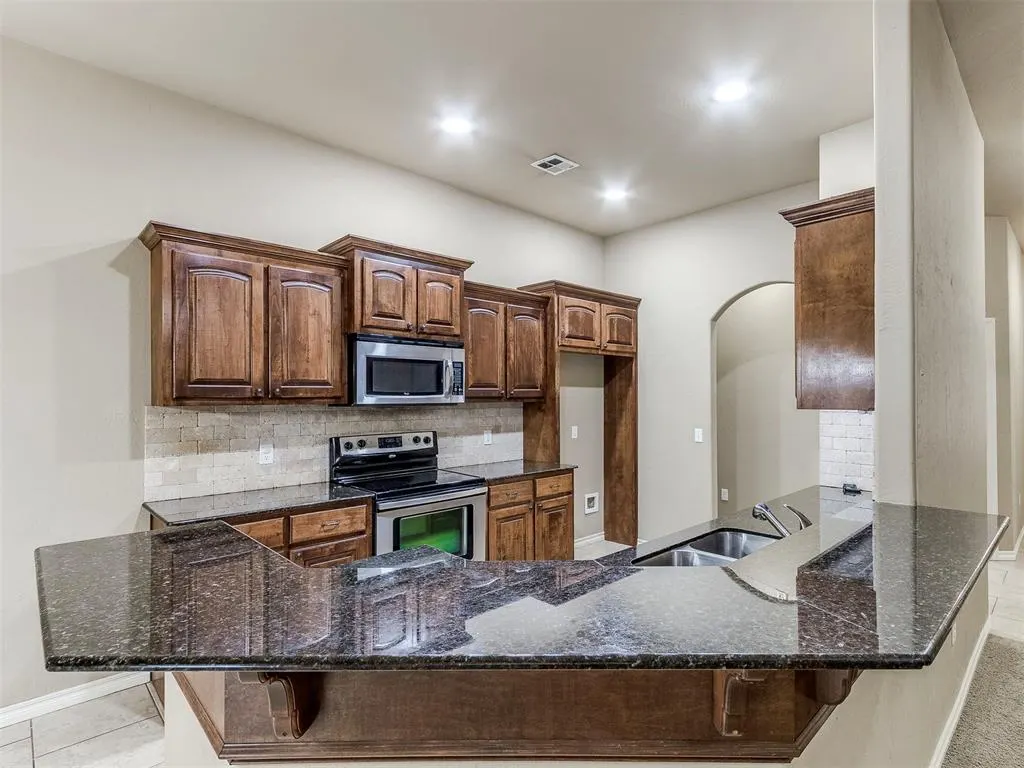 Photo 11 — 1625 Savannah Lane, Edmond, OK 73003