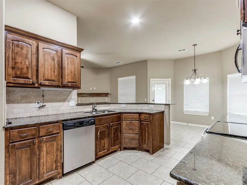 Photo 13 — 1625 Savannah Lane, Edmond, OK 73003