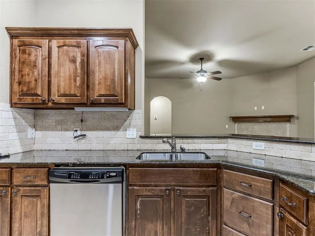 Photo 15 — 1625 Savannah Lane, Edmond, OK 73003
