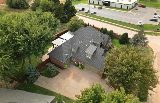 Photo 3 — 919 Stone Creek Boulevard, Yukon, OK 73099