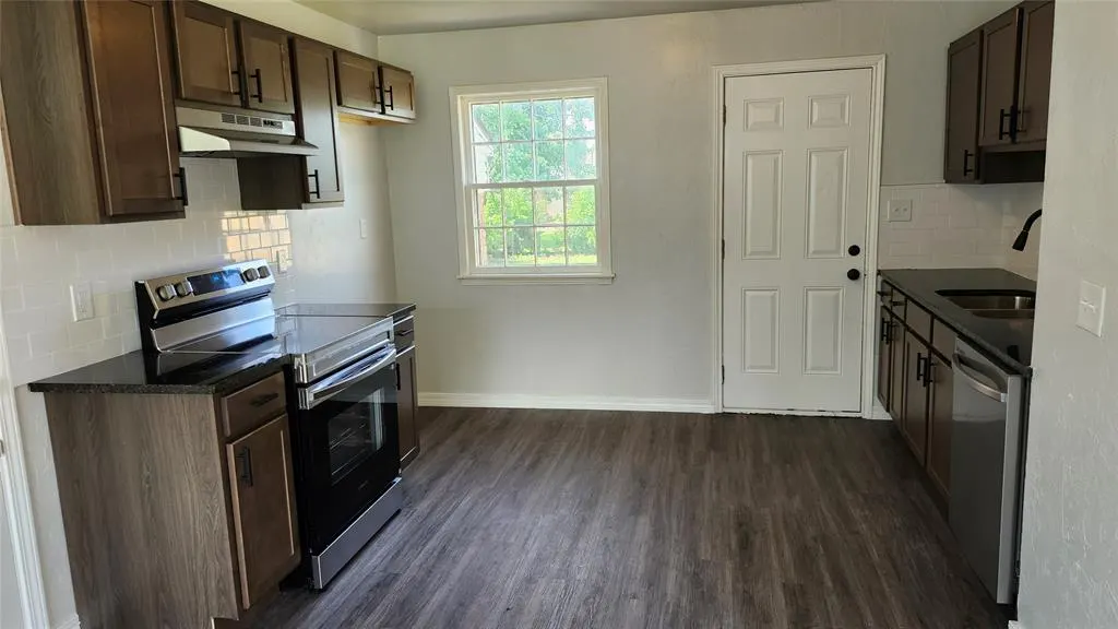 Photo 3 — 1833 Westchester Drive, Oklahoma City, OK 73120