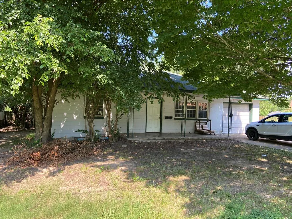 Photo 13 — 119 S 7th Street, Okemah, OK 74859