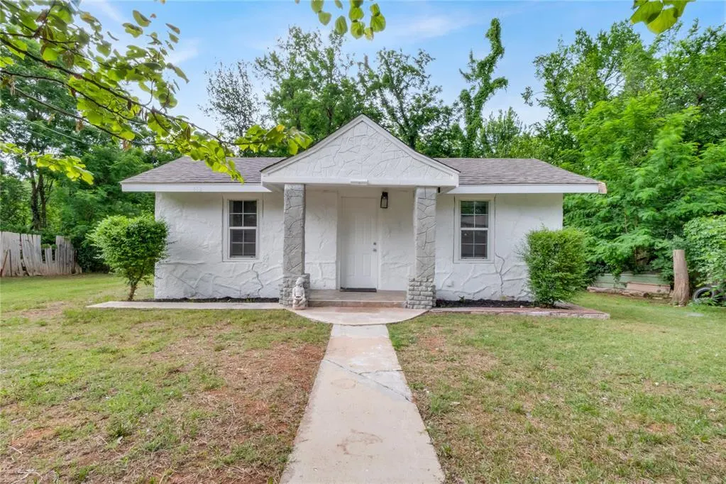 Front exterior — 412 N 16th Street, Guthrie, OK 73044